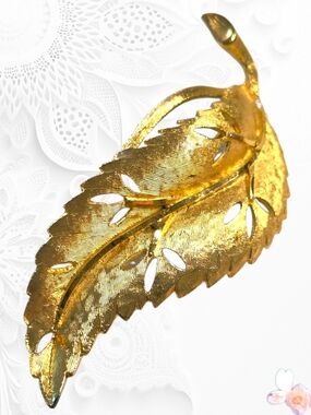 Gold Leaf Brooch B.S.K. Vintage - Polished Gold Tone Fashion Pin